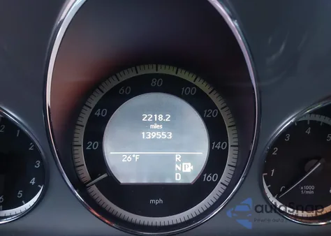 2010 Mercedes-Benz E 350 4Matic из США, поврежденный, VIN WDDHF8HB1AA070615